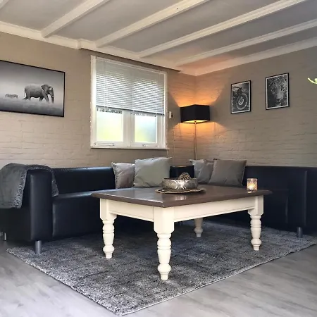 Omheind Chalet Met Prive Hottub. Op De Veluwe