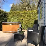 Сasa de vacaciones Omheind Chalet Met Prive Hottub. Op De Veluwe