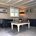 Omheind Chalet Met Prive Hottub. Op De Veluwe