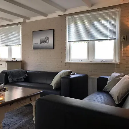 Дом отдыха Omheind Chalet Met Prive Hottub. Op De Veluwe