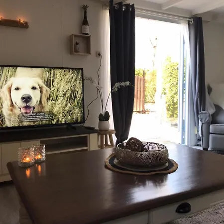 Дом отдыха Omheind Chalet Met Prive Hottub. Op De Veluwe *