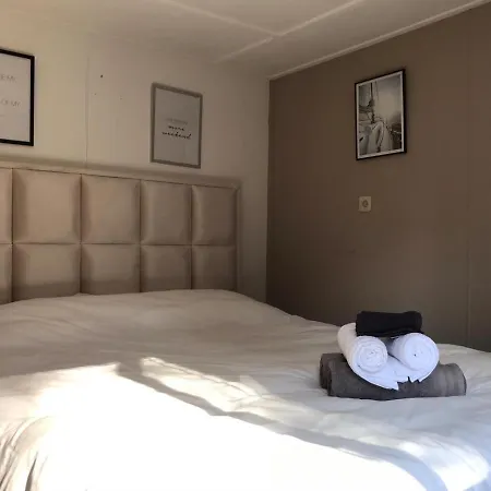 Omheind Chalet Met Prive Hottub. Op De Veluwe Вортхёйзен