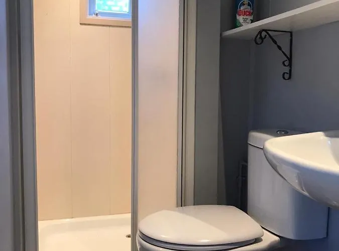 Omheind Chalet Met Prive Hottub. Op De Veluwe * Вортхёйзен