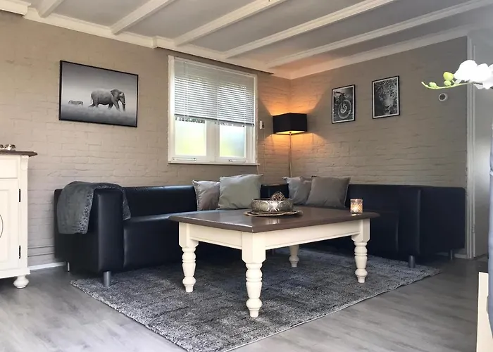 Omheind Chalet Met Prive Hottub. Op De Veluwe