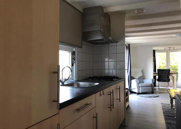 Omheind Chalet Met Prive Hottub. Op De Veluwe Дом отдыха