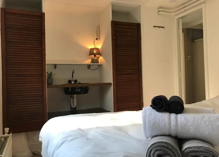 Omheind Chalet Met Prive Hottub. Op De Veluwe *